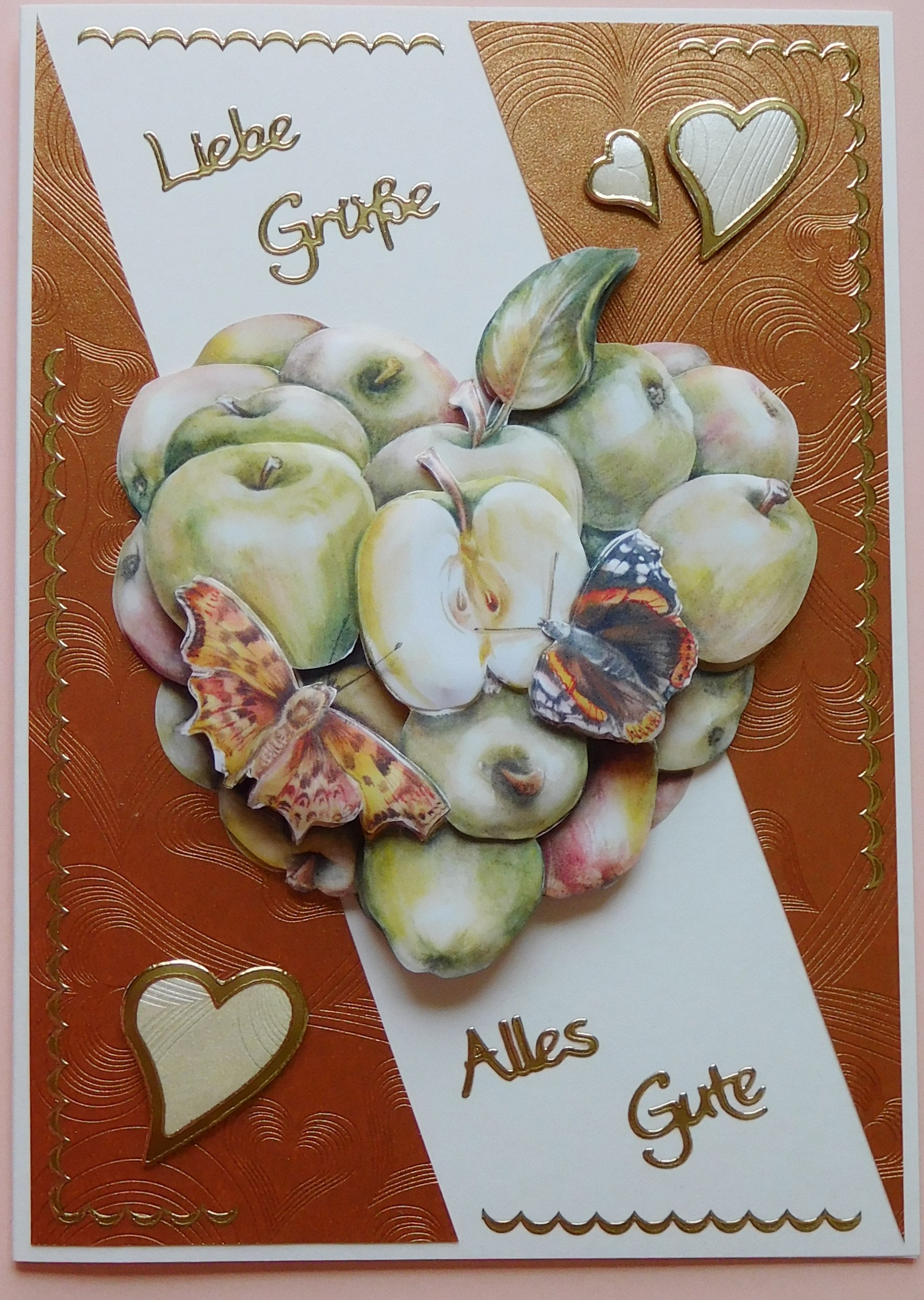 Karte mit Apfelherz und Schmetterlingen