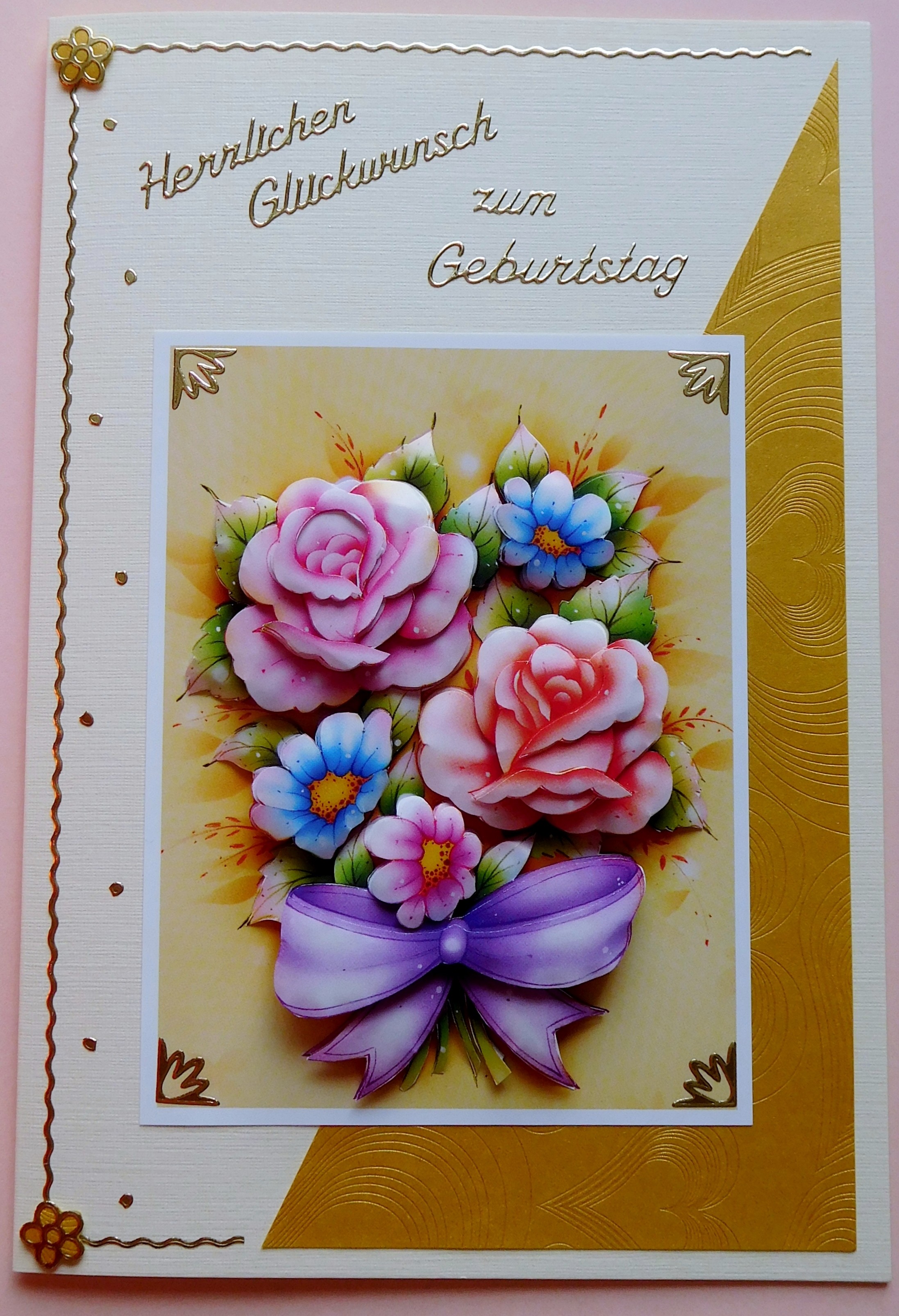 Bunte Glueckwunschkarte mit Blumenstrauss