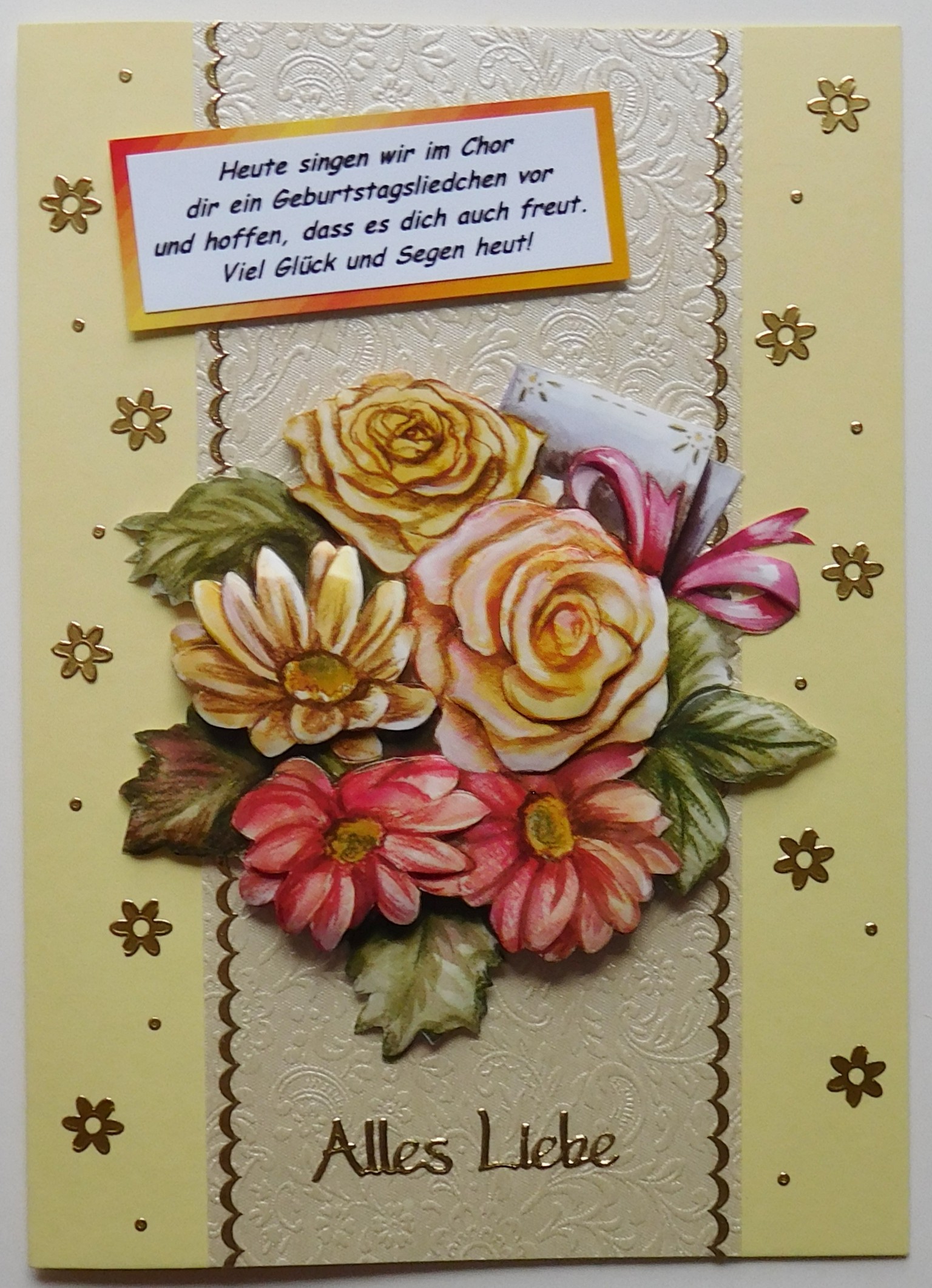 Geburtstagskarte mit Blumen und Ornamentpapier