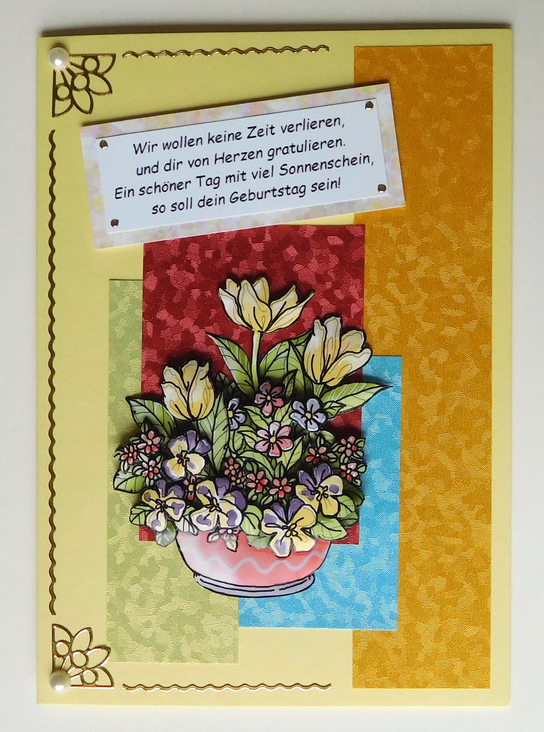 Geburtstagskarte mit Blumenschale und Blueten
