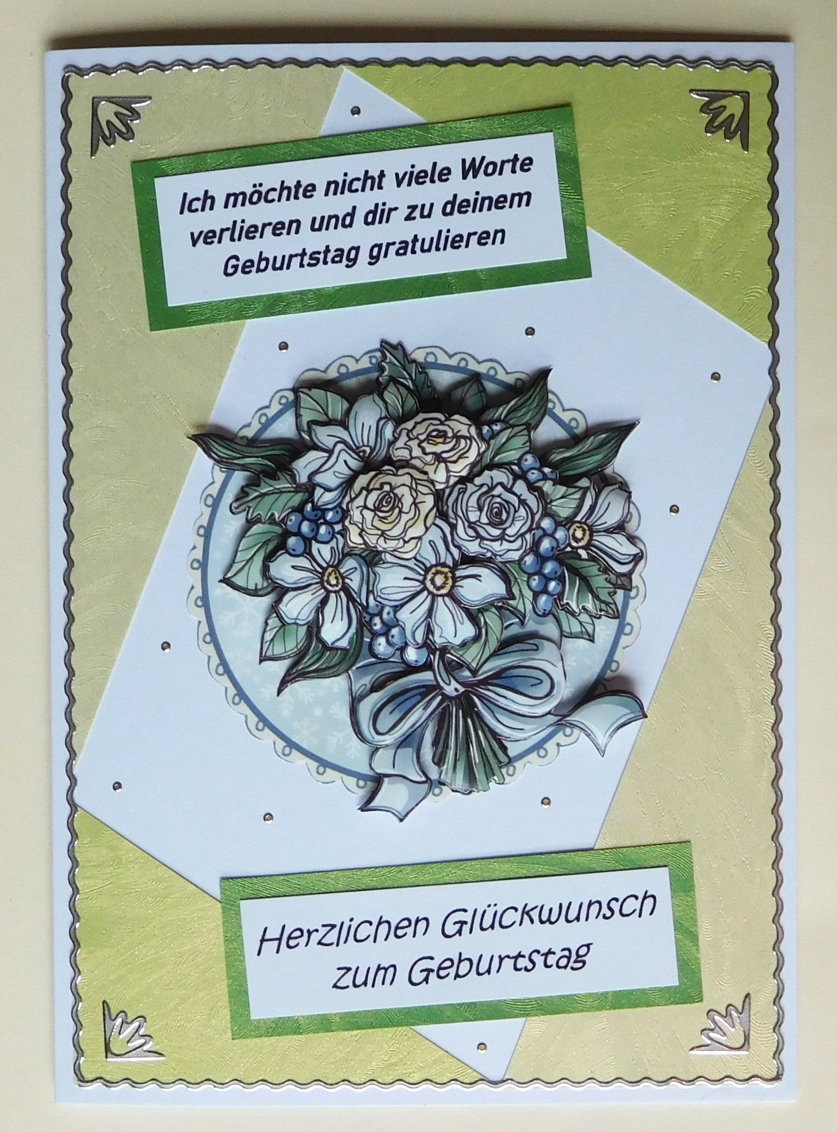 Geburtstagskarte mit winterlichem Blumenstrauss