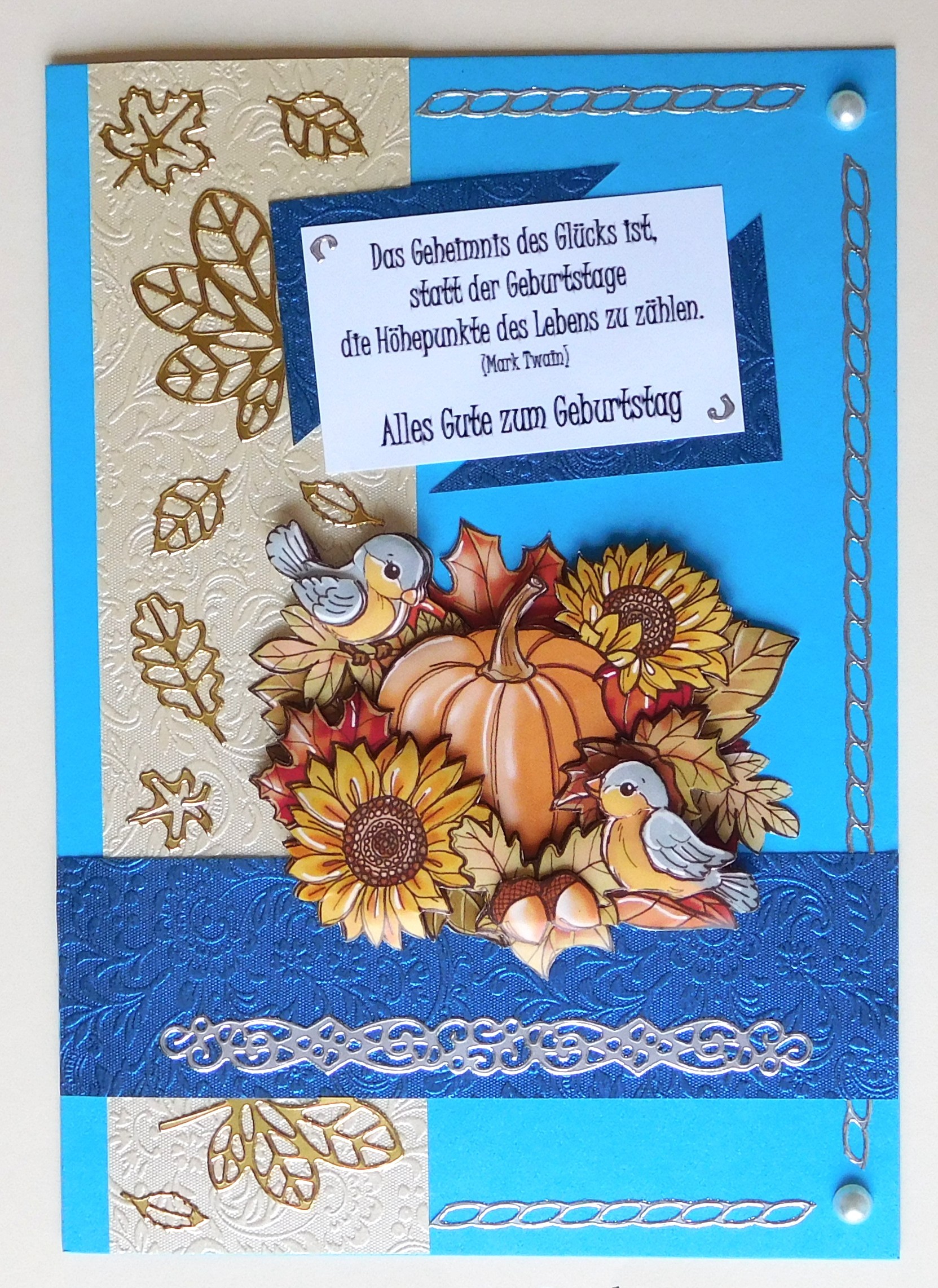 Herbstliche Geburtstagskarte mit Kürbis und Vögeln