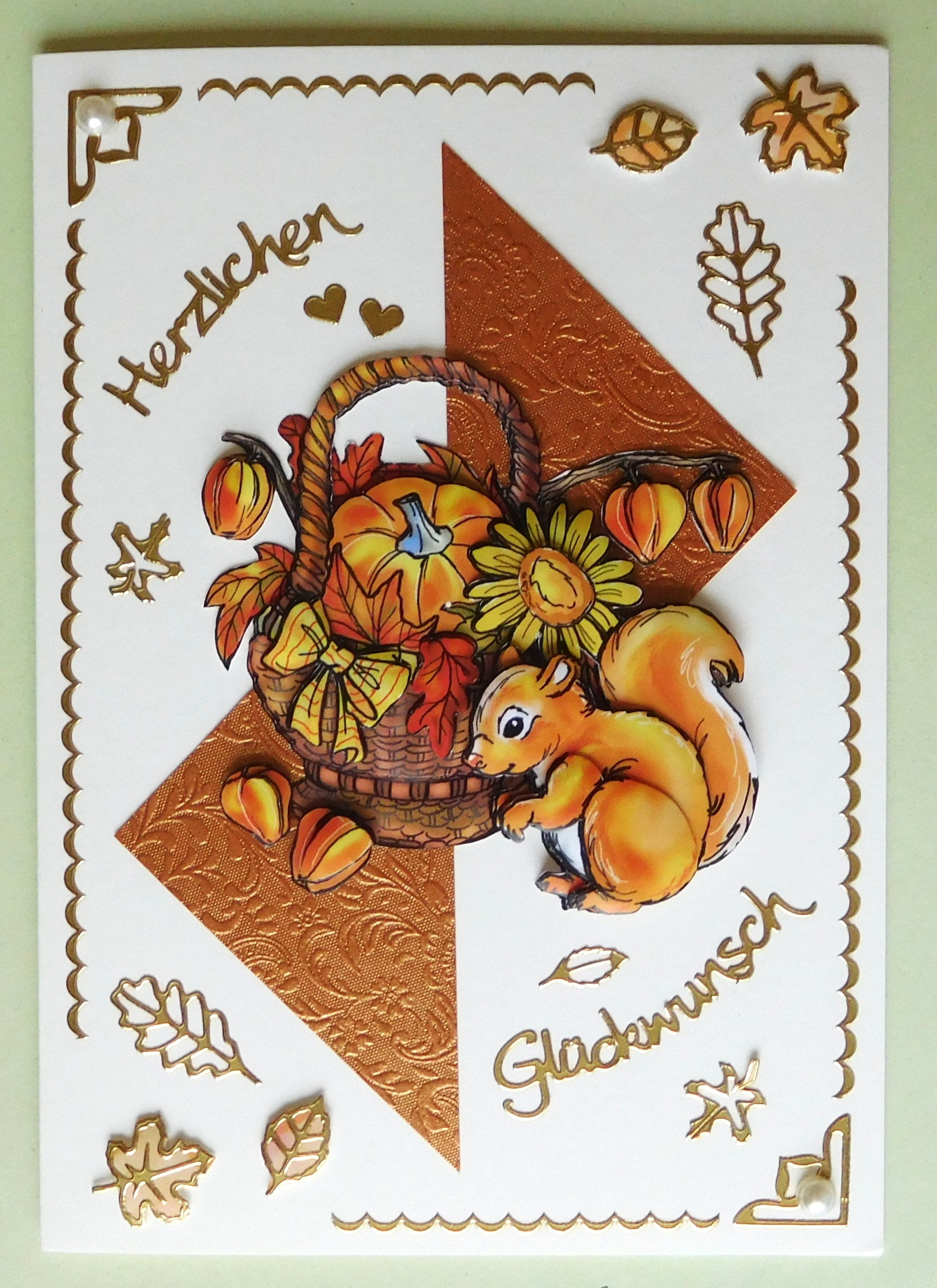 Glückwunschkarte mit Eichhörnchen und Kürbis