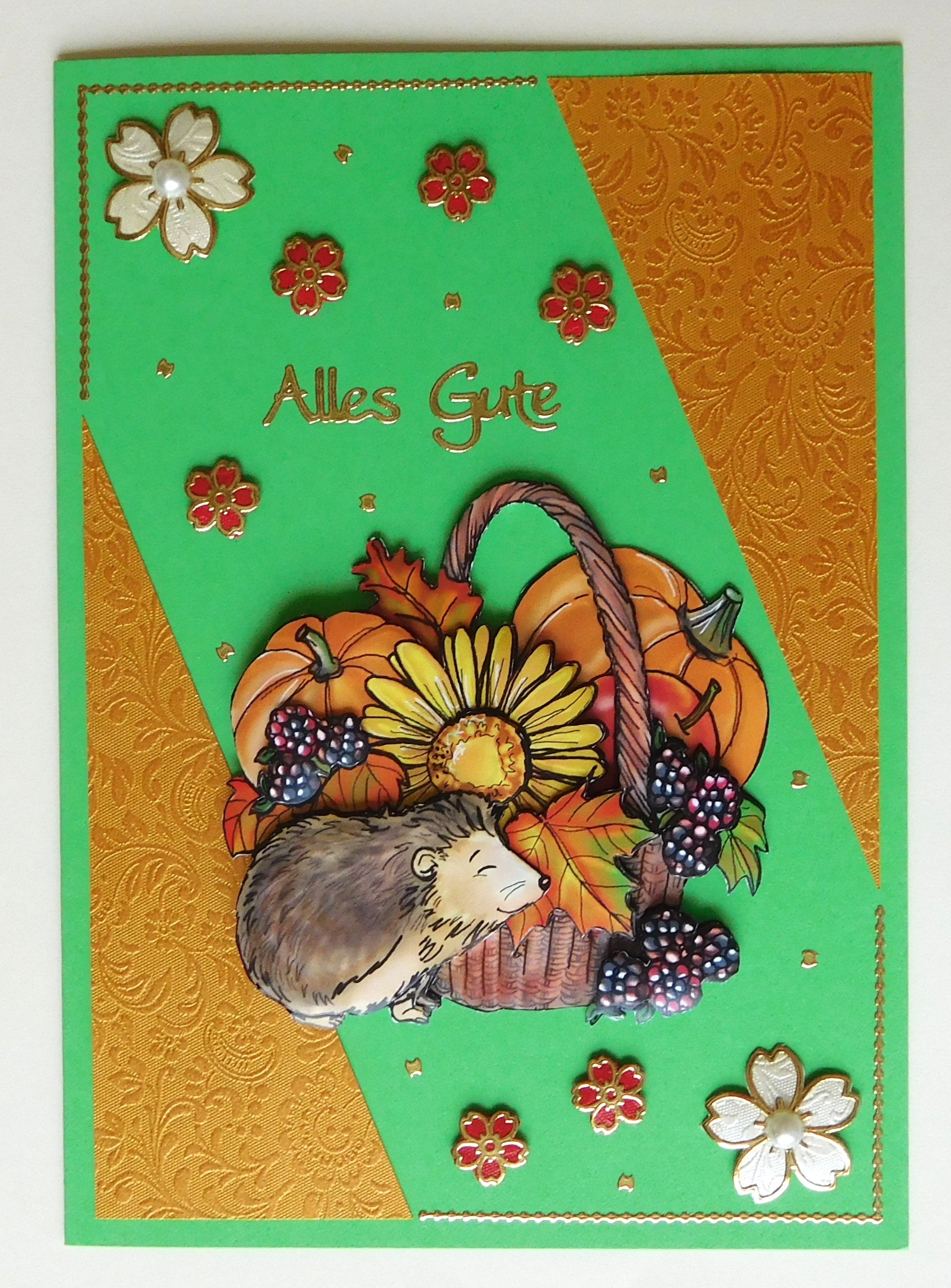 Herbstliche Karte mit Igel und Kürbissen