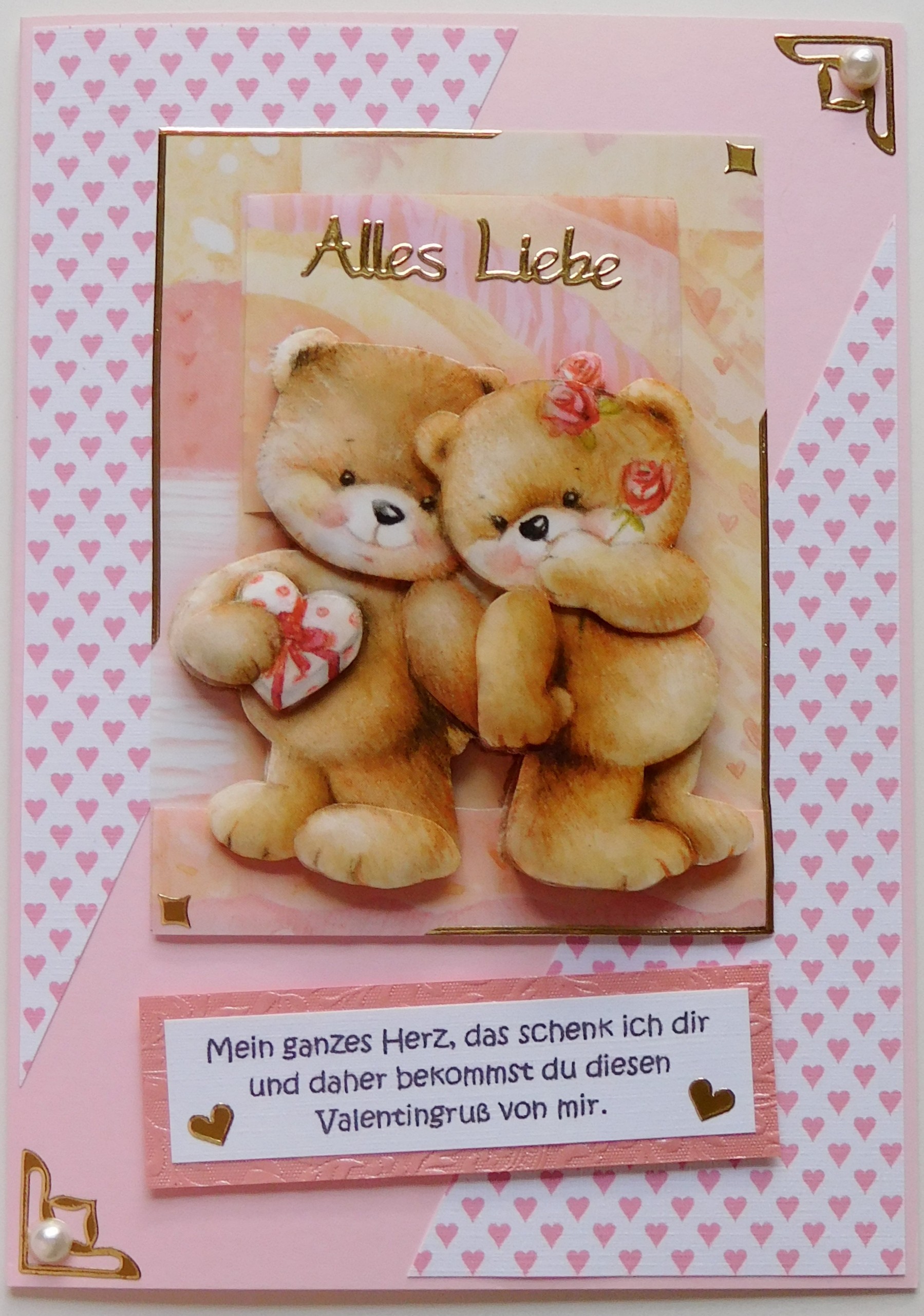 Valentinskarte mit Baerchen und Herzen