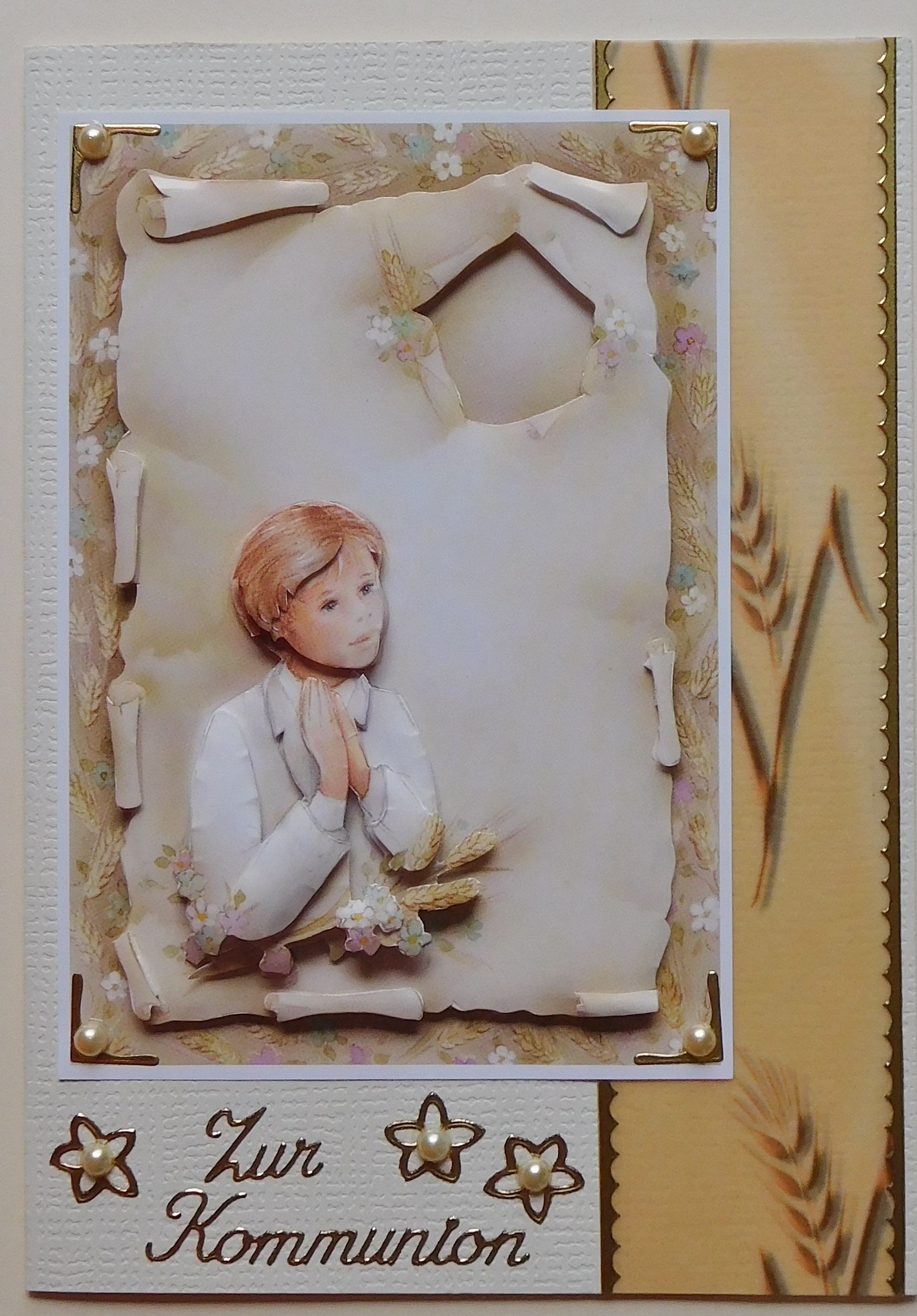 Kommunionskarte mit betendem Jungen Motiv