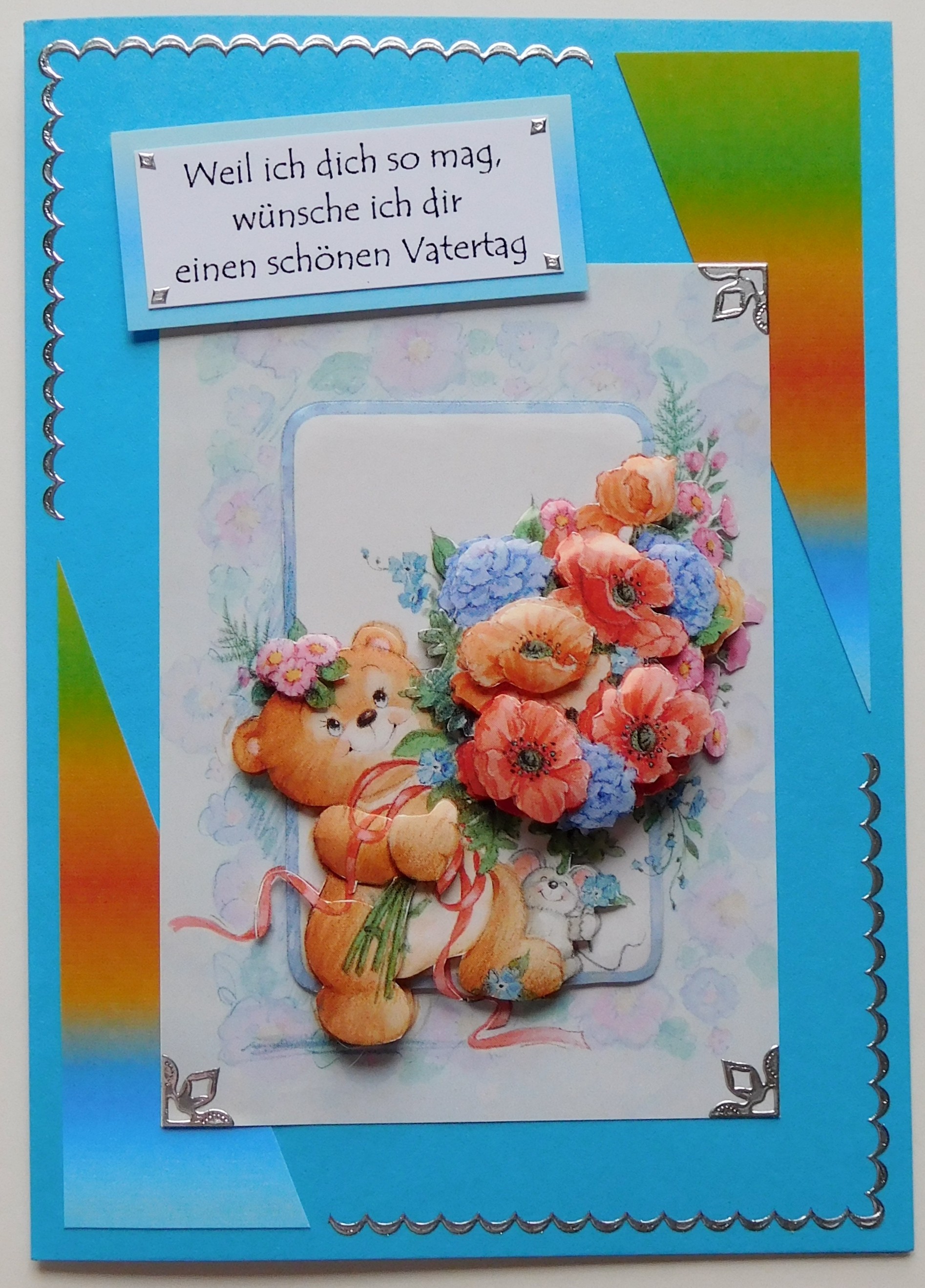 Vatertagskarte mit Baerchen und Blumen