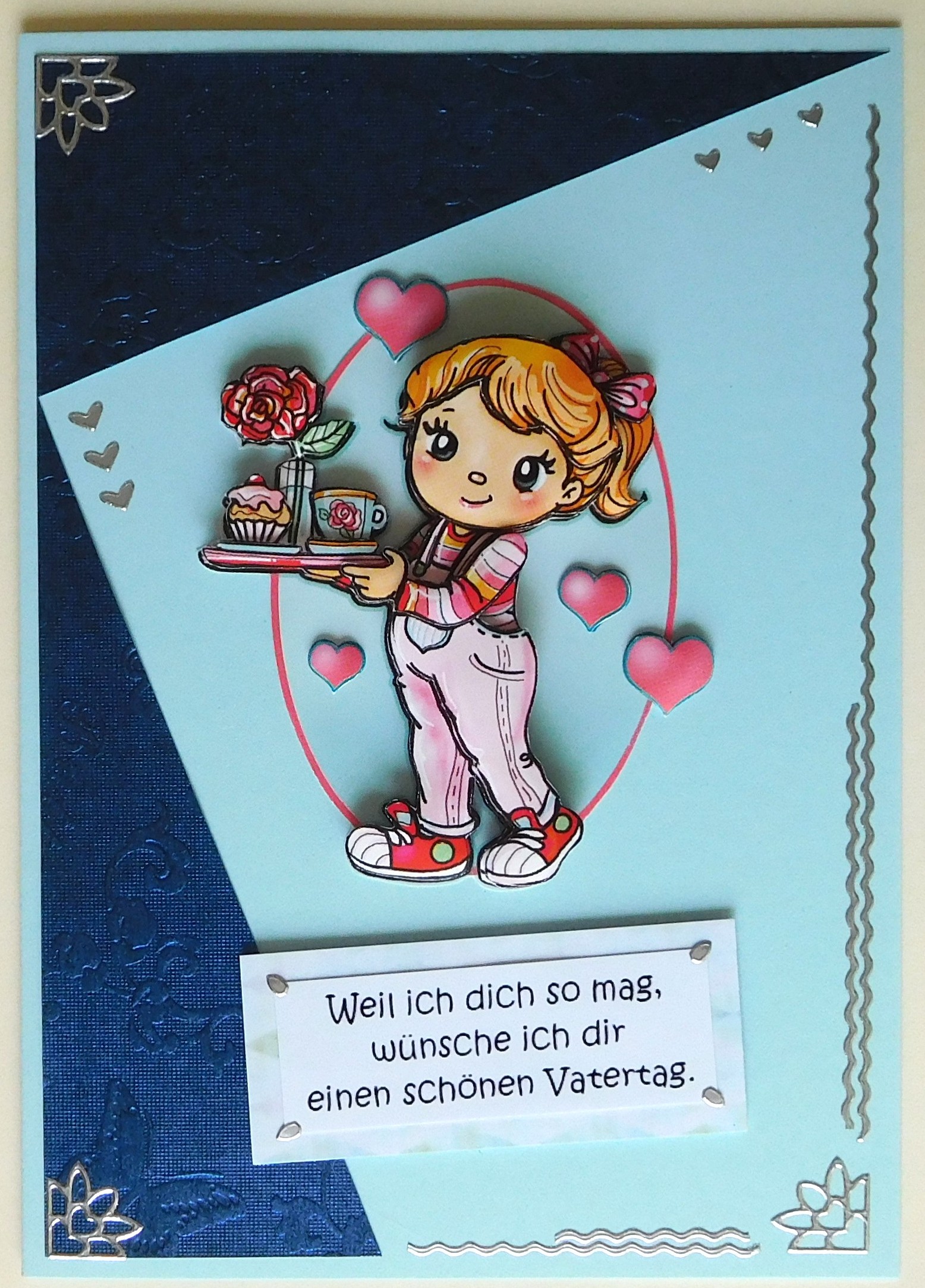 Vatertagskarte mit Maedchenmotiv und Herzen