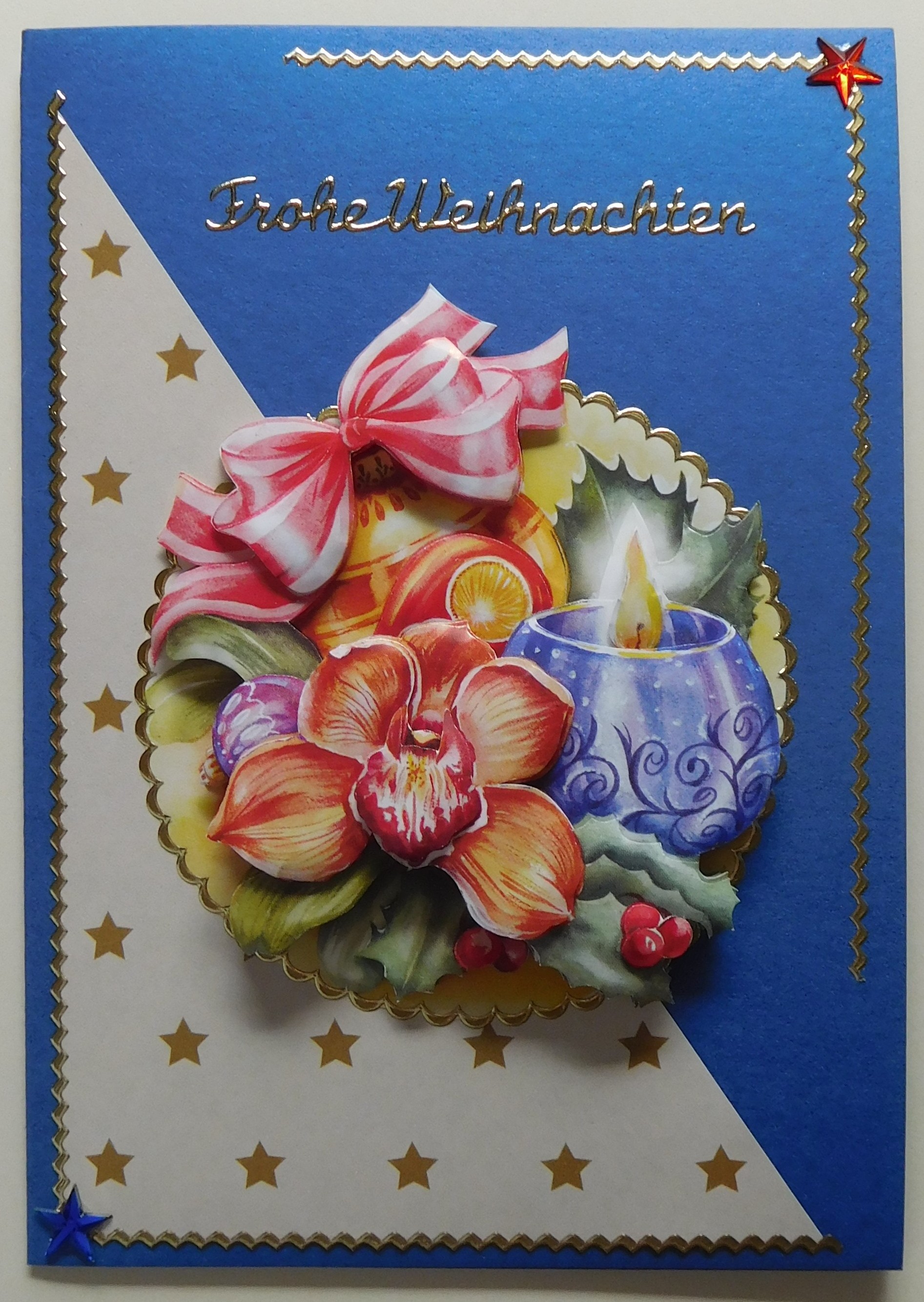 Weihnachtskarte mit Sternen und Kerze