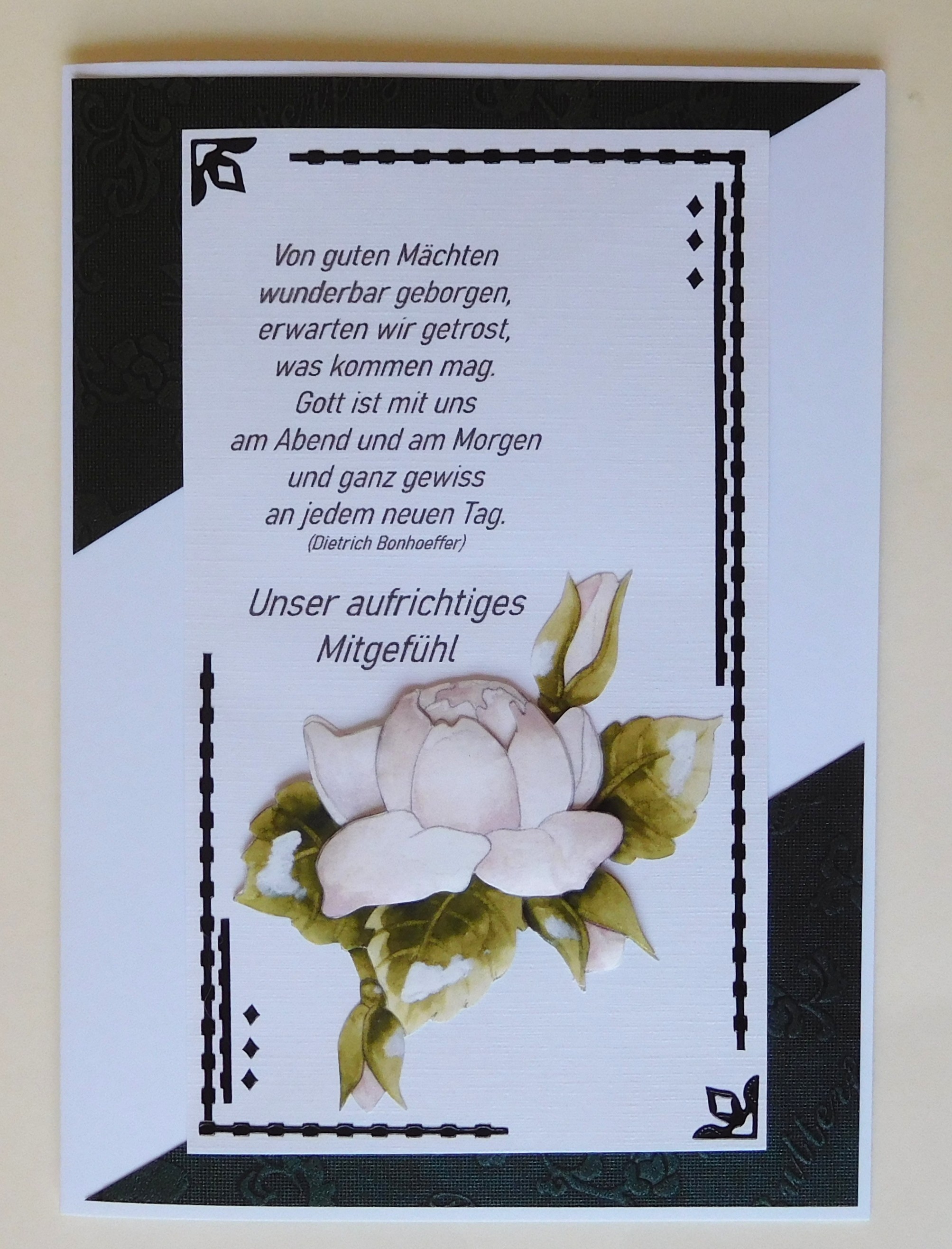 Stilvolle Trauerkarte mit Rosenblüte