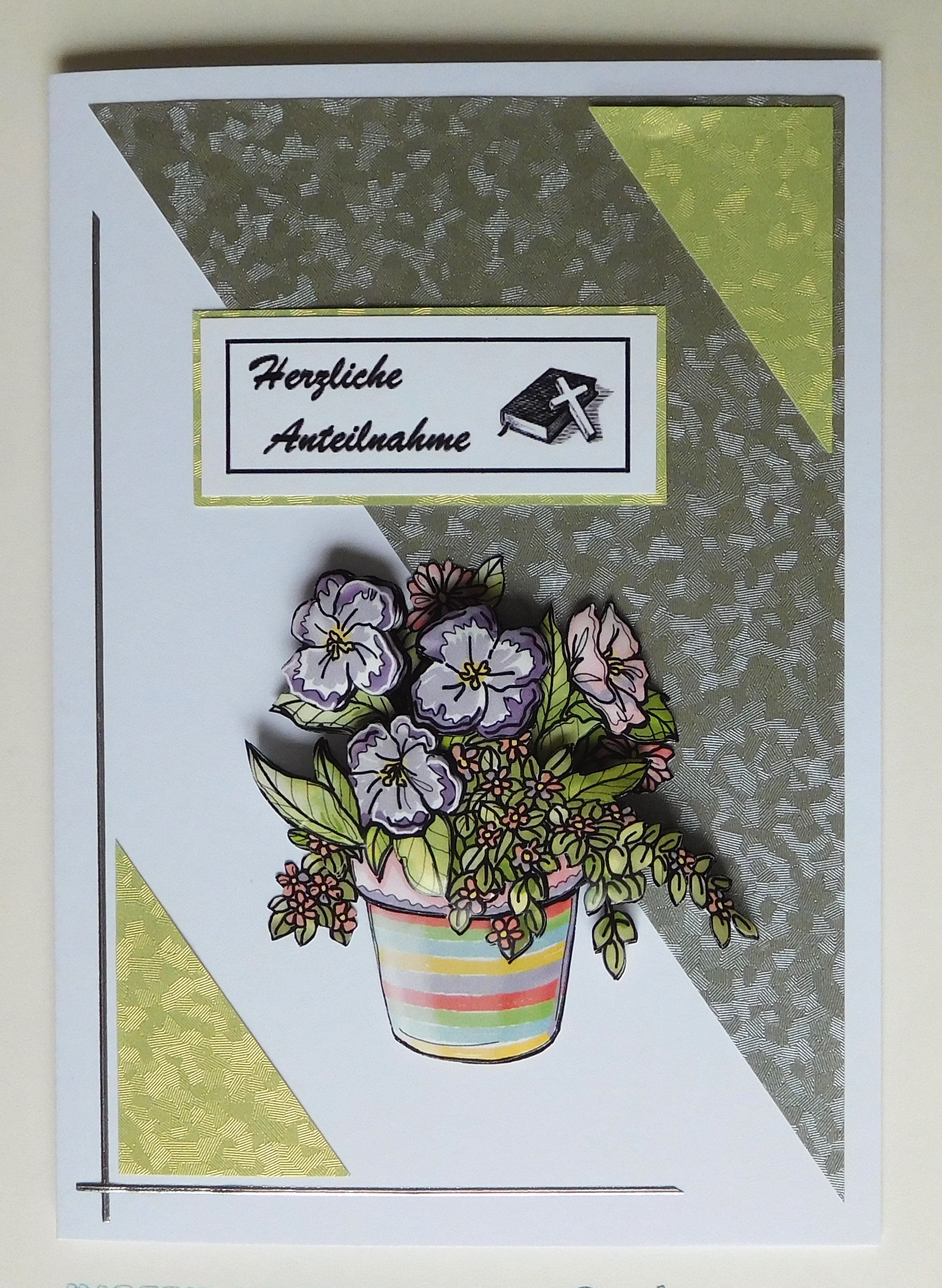 Trauerkarte mit Blumen im Blumentopf