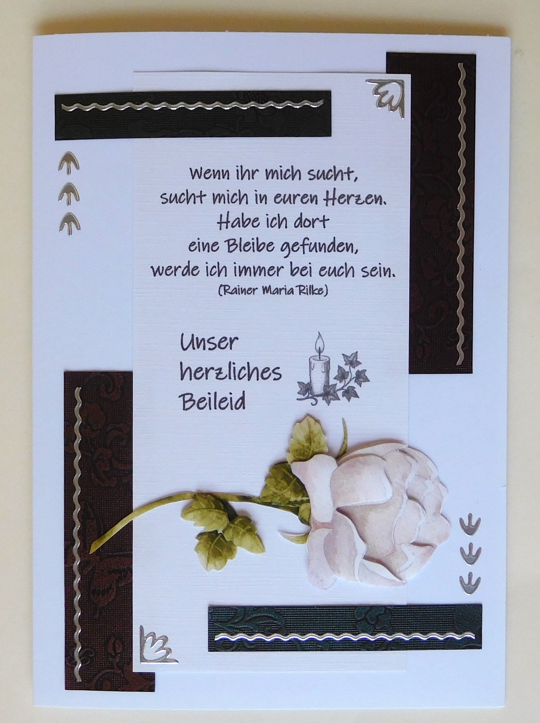 Trauerkarte mit liegender Rose