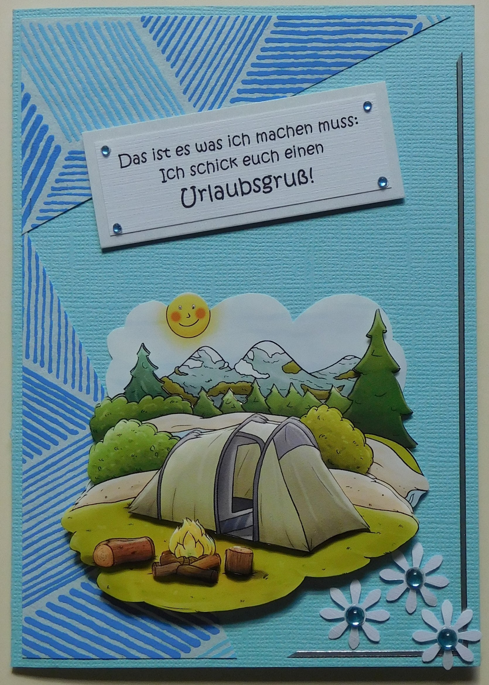 Urlaubskarte mit Zeltmotiv und Bergen