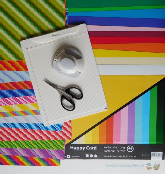 Scoring-Board mit Falzstift, Schere und Bastelkarton