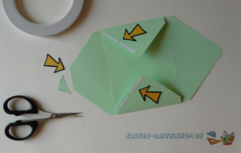 Mittellasche eines Umschlags zuschneiden und Laschen verkleben