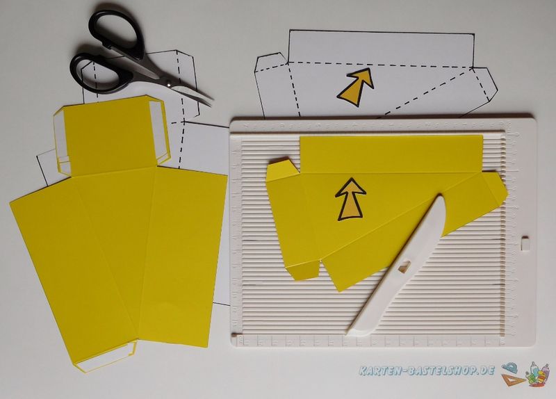 Falzlinien für Geschenkschachteln mit dem Scoring-Board ziehen