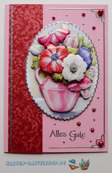 Flitterpapier, Sticker und 3D-Motiv dekorativ auf der Karte anordnen