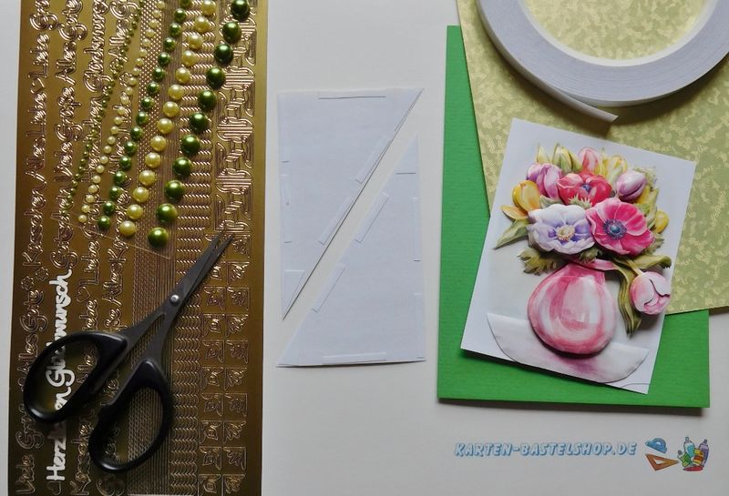 Zweites Blumenmotiv mit grüner Karte und diagonalen Hintergrundecken