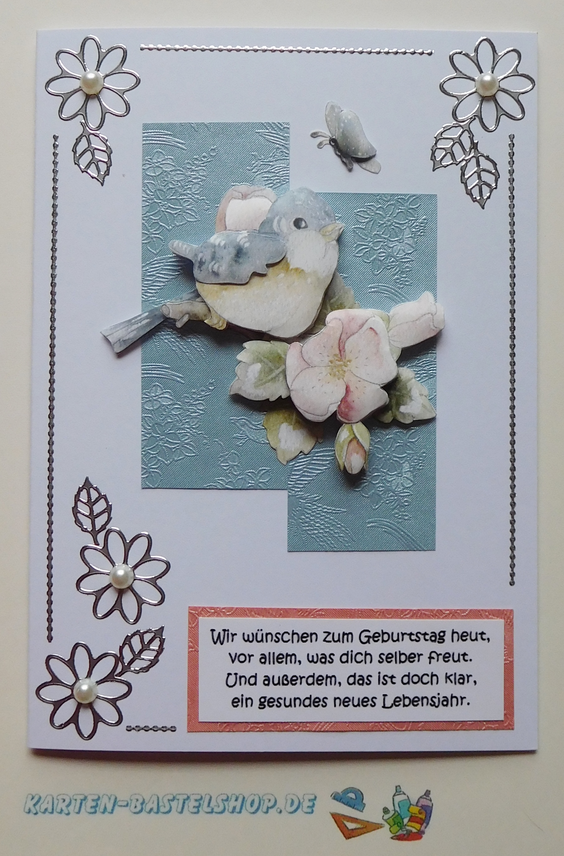 Geburtstagskarte mit Vogelmotiv, Blüten und dekorativem Textfeld aus dem Stanzbogenbuch Nr. 21