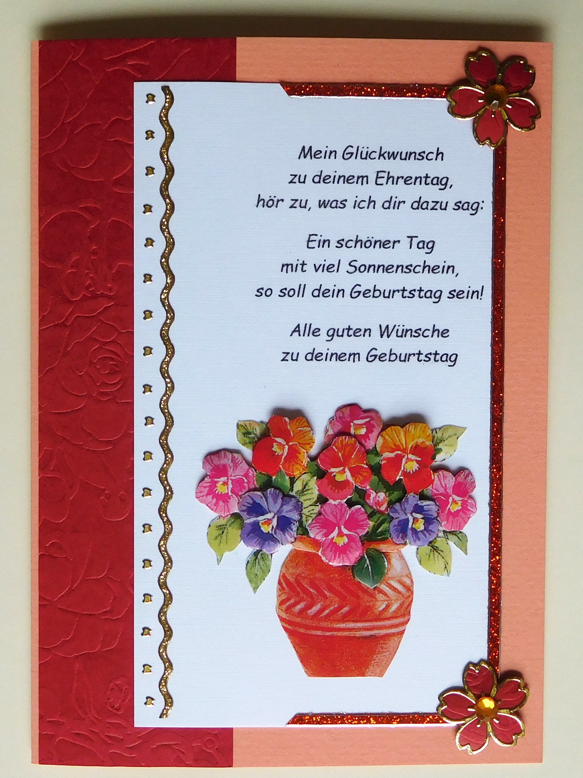 Blumige Geburtstagskarte in Lachs mit roten und goldenen Details