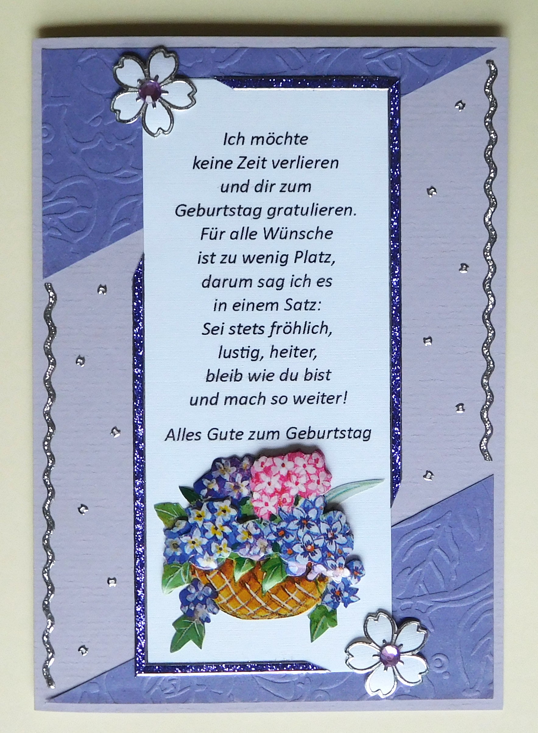 Liebevolle Geburtstagskarte in Lavendel mit diagonalen Flächen