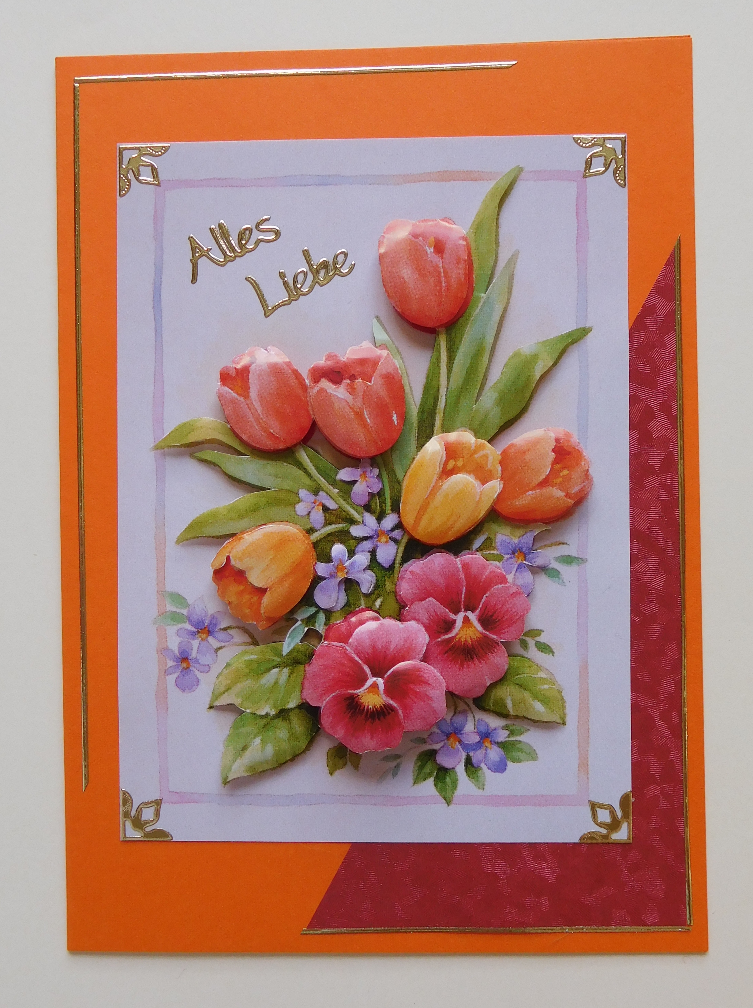 Frühlingskarte in Orange mit Dreieck aus rotem Flitterpapier