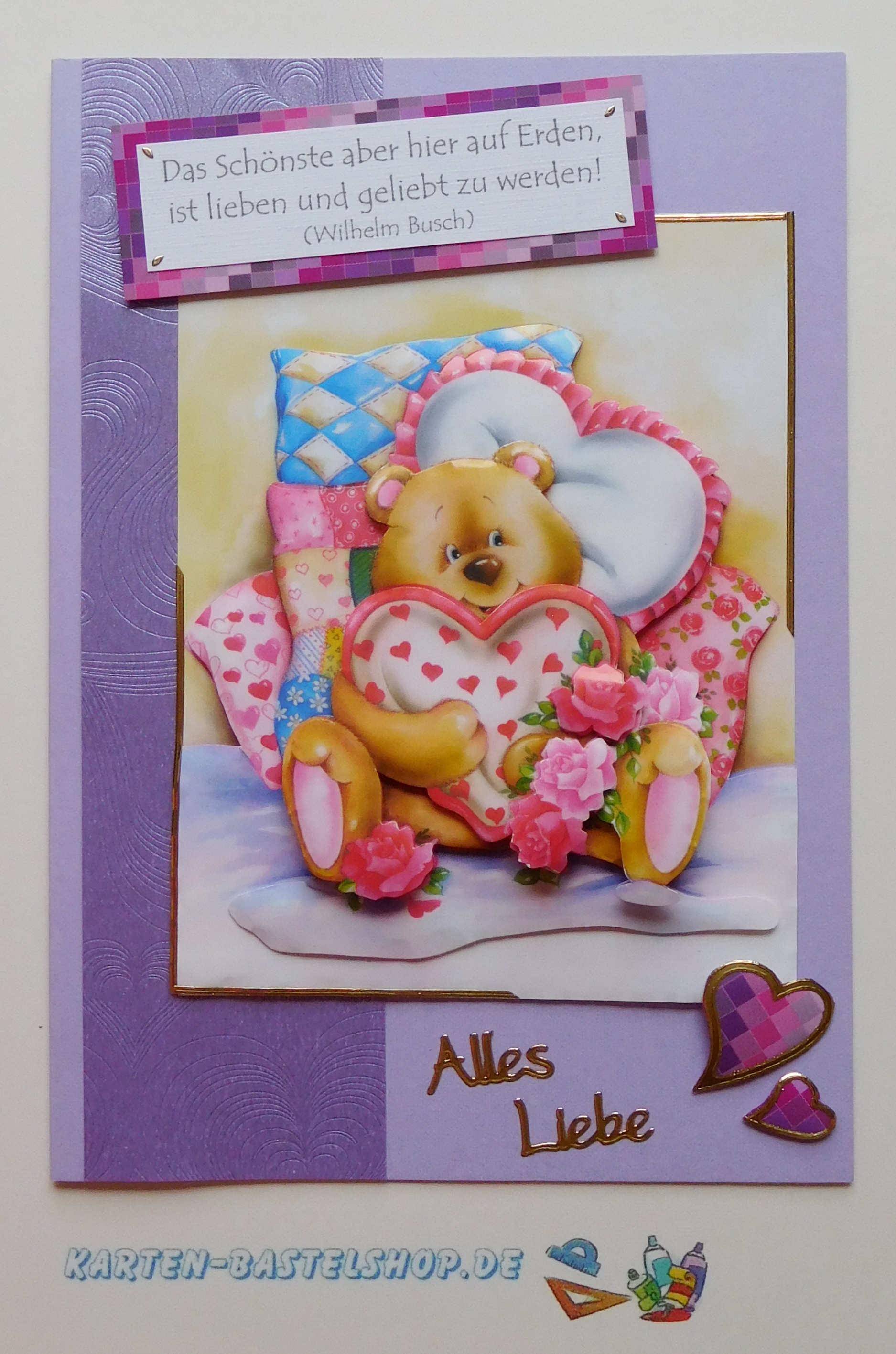Grußkarte mit Bärchen und Herzkissen in Lila