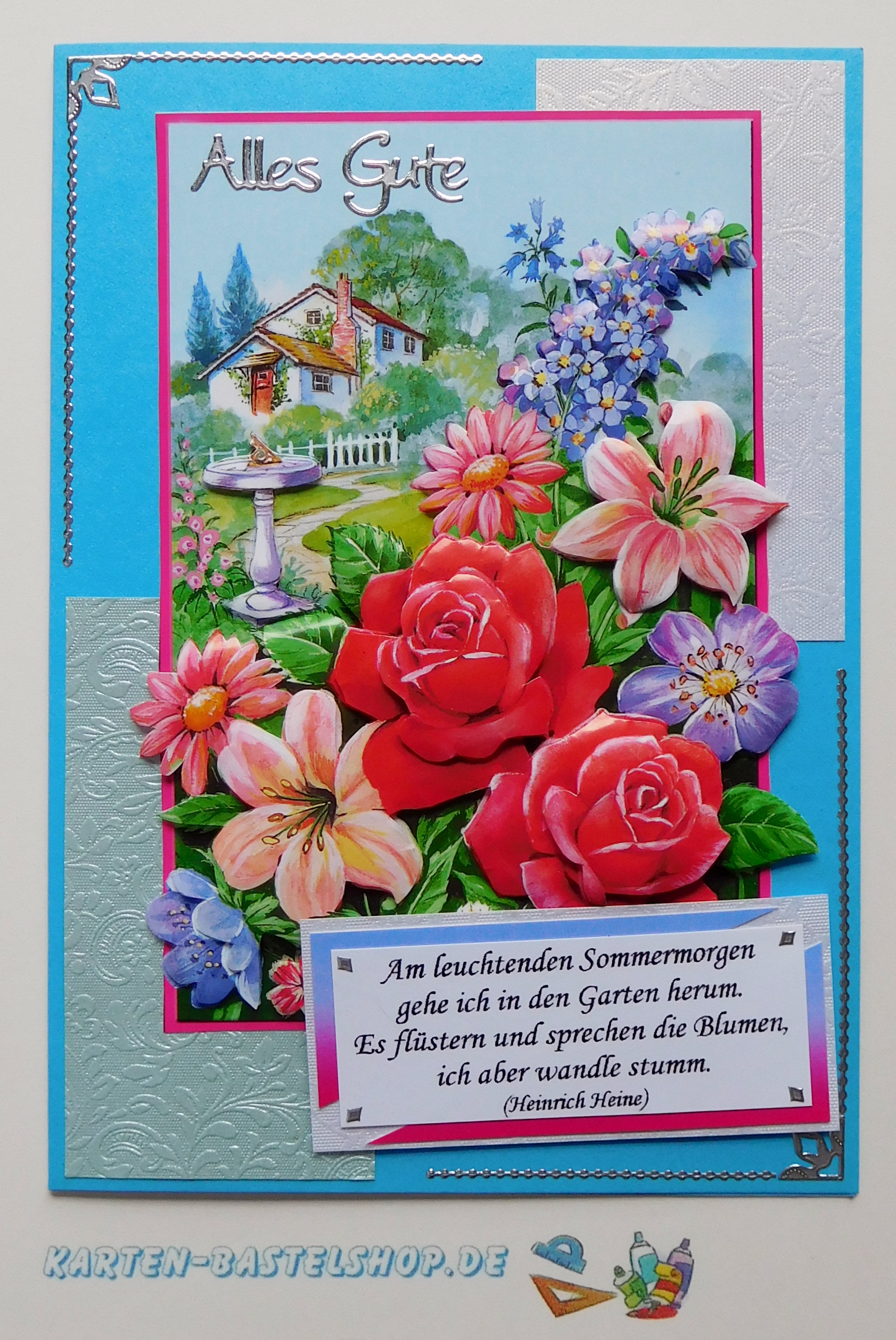 Hellblaue Karte mit Blumenmotiv und Textschild