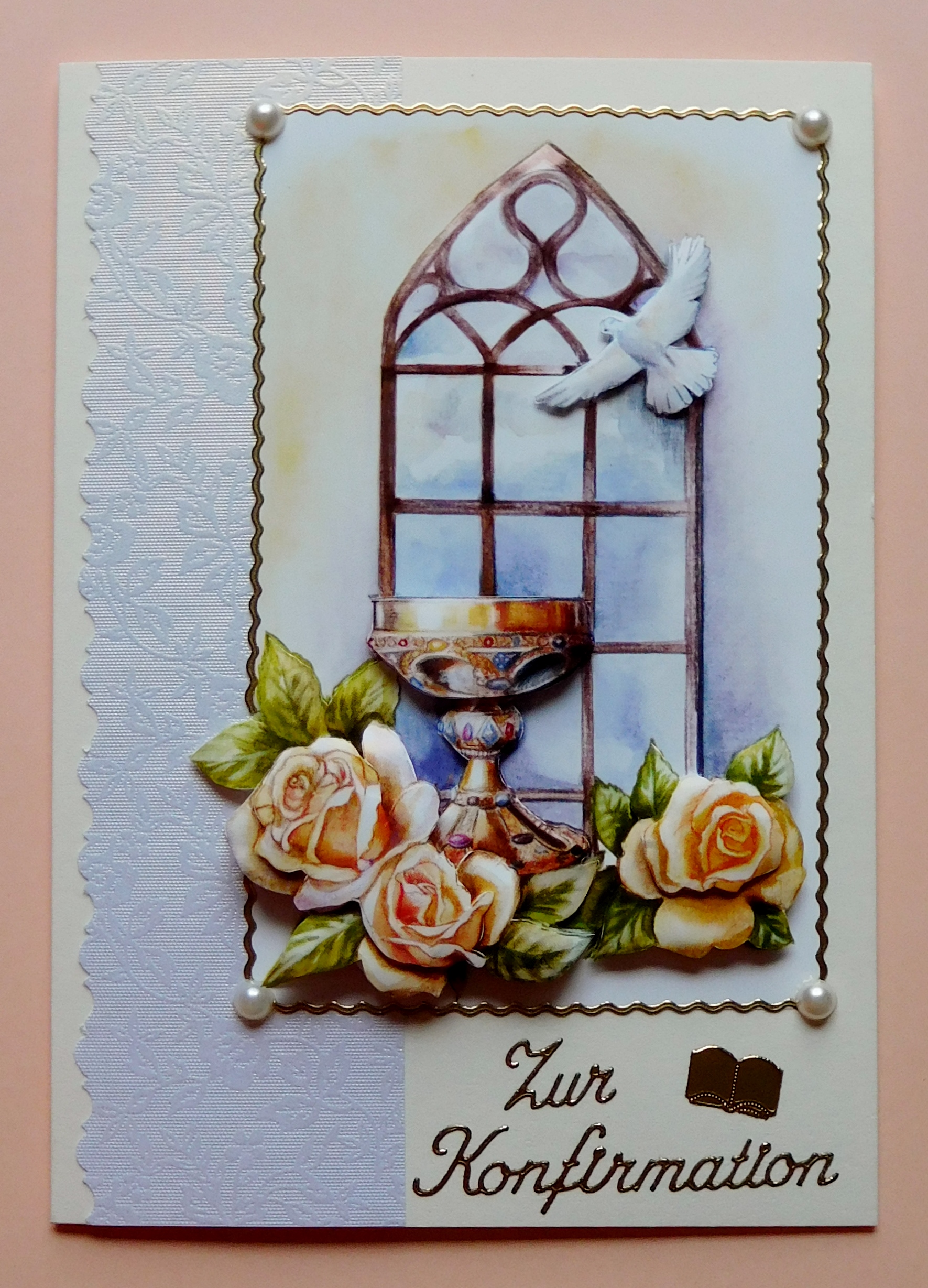 Elfenbeinfarbene Konfirmationskarte mit Rosenpapier und Bibel-Sticker