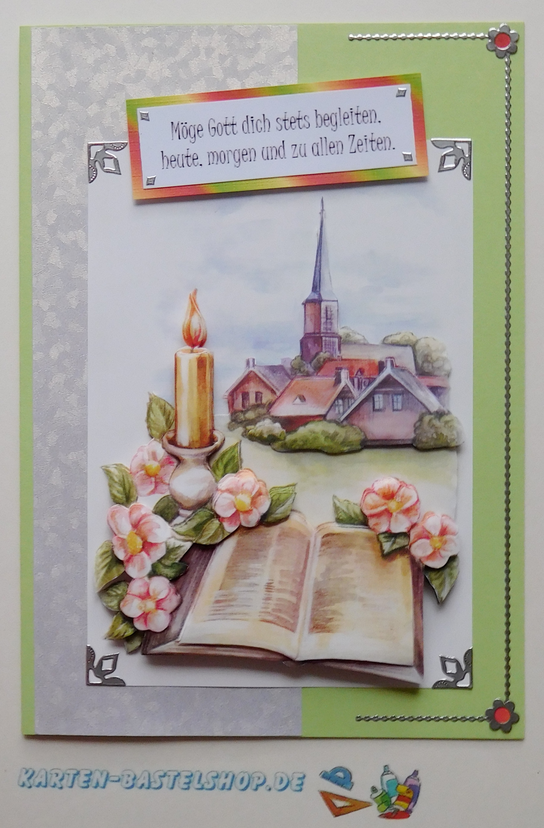 Zartgrüne Karte mit Textschild und Flitterpapier