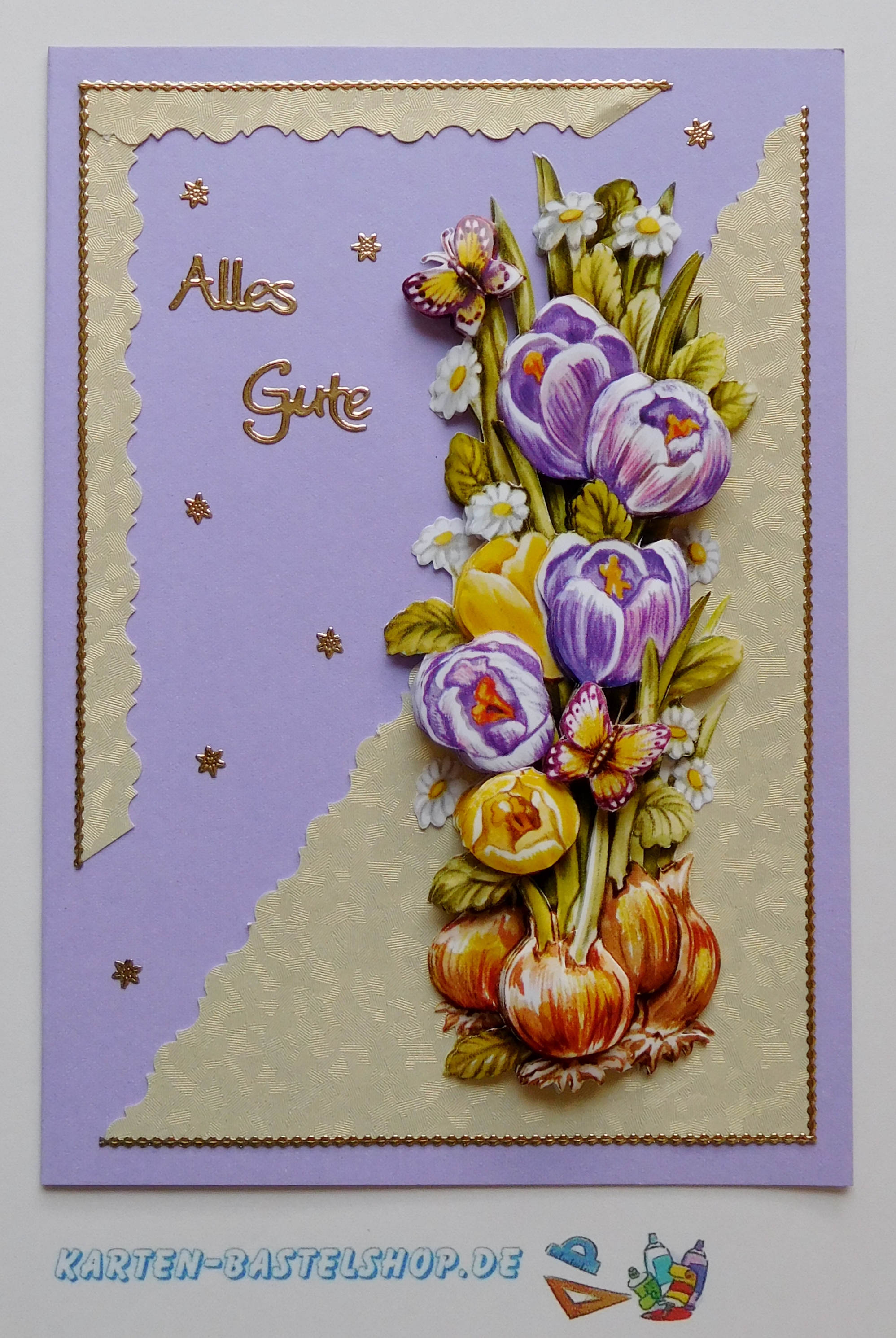 Frühlingskarte mit Krokusmotiv, lila Kartenbasis und elfenbeinfarbenem Flitterpapier