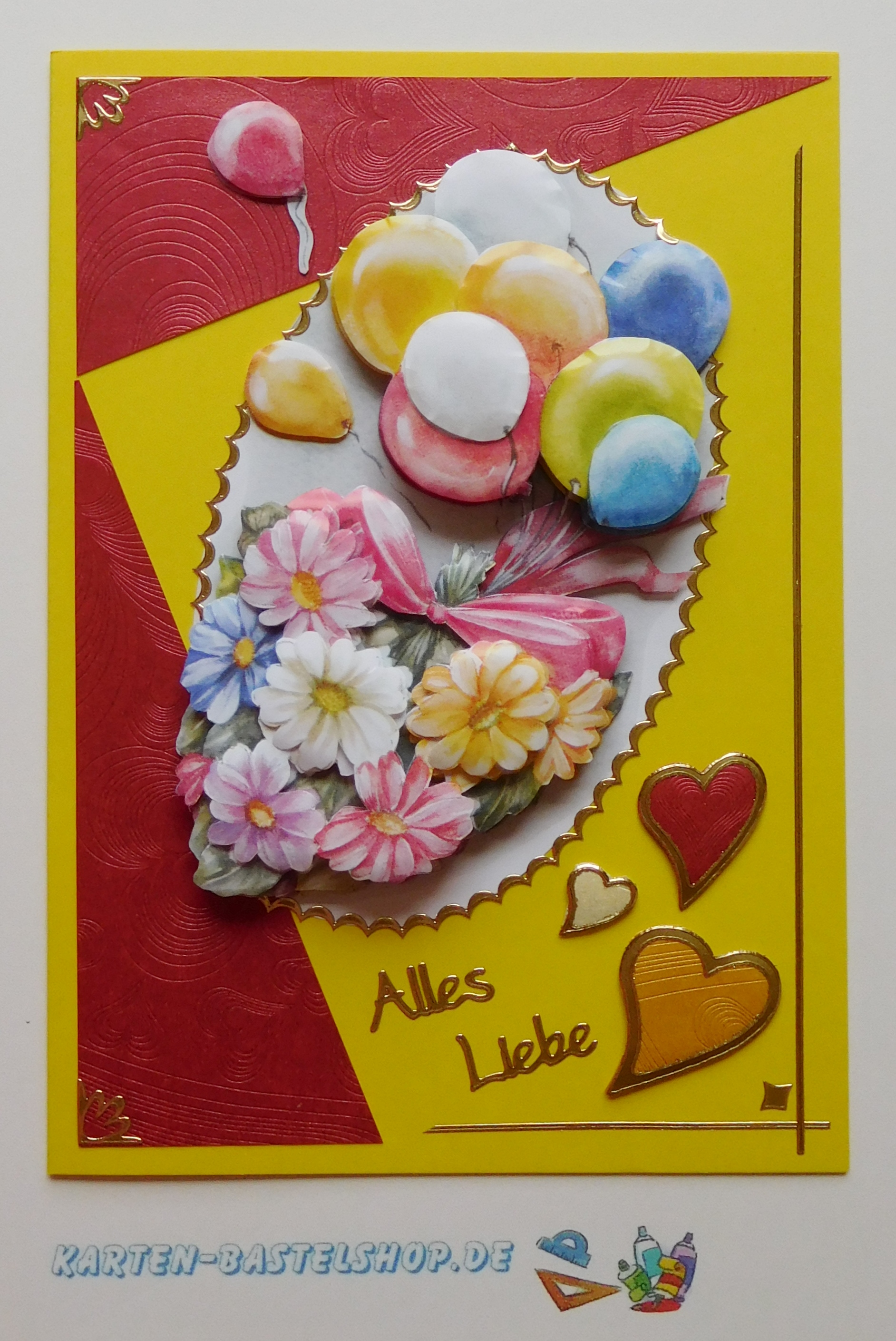 Grußkarte mit Blumenherz und Luftballons