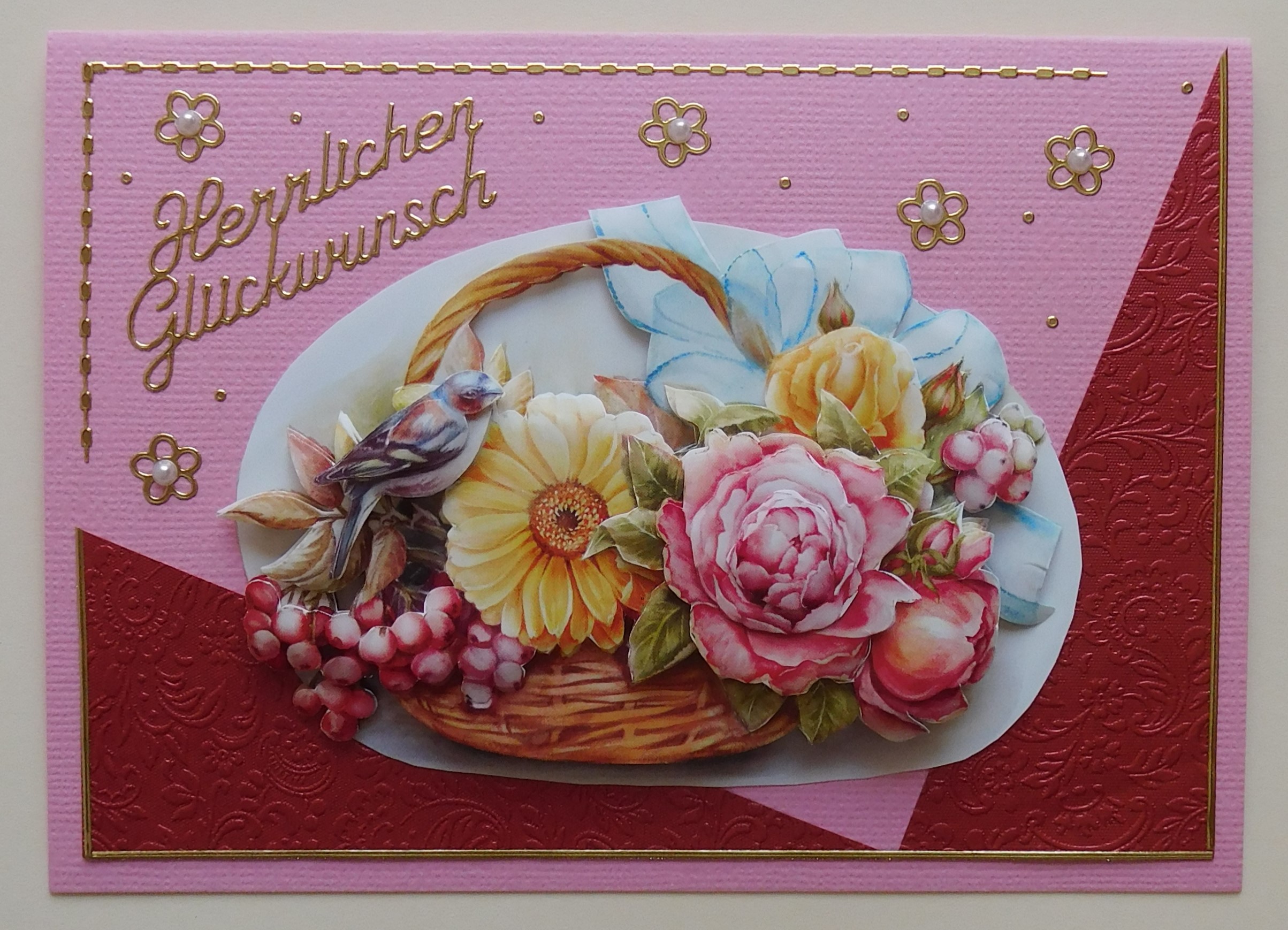 Herbstliche Glückwunschkarte mit rosa Karte und roten Dreiecken