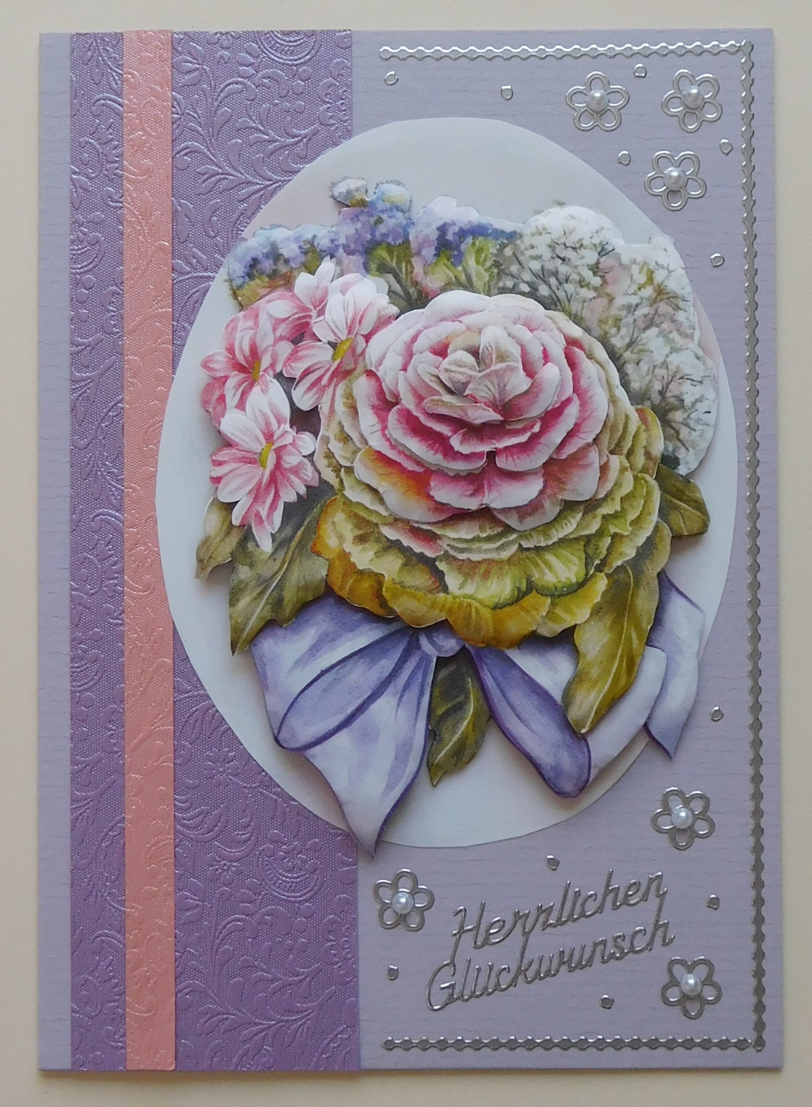 Herbstliche Glückwunschkarte in Lila mit floralem 3D-Motiv