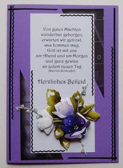 Lila Kondolenzkarte mit großem Textaufleger und lila Blumenmotiv