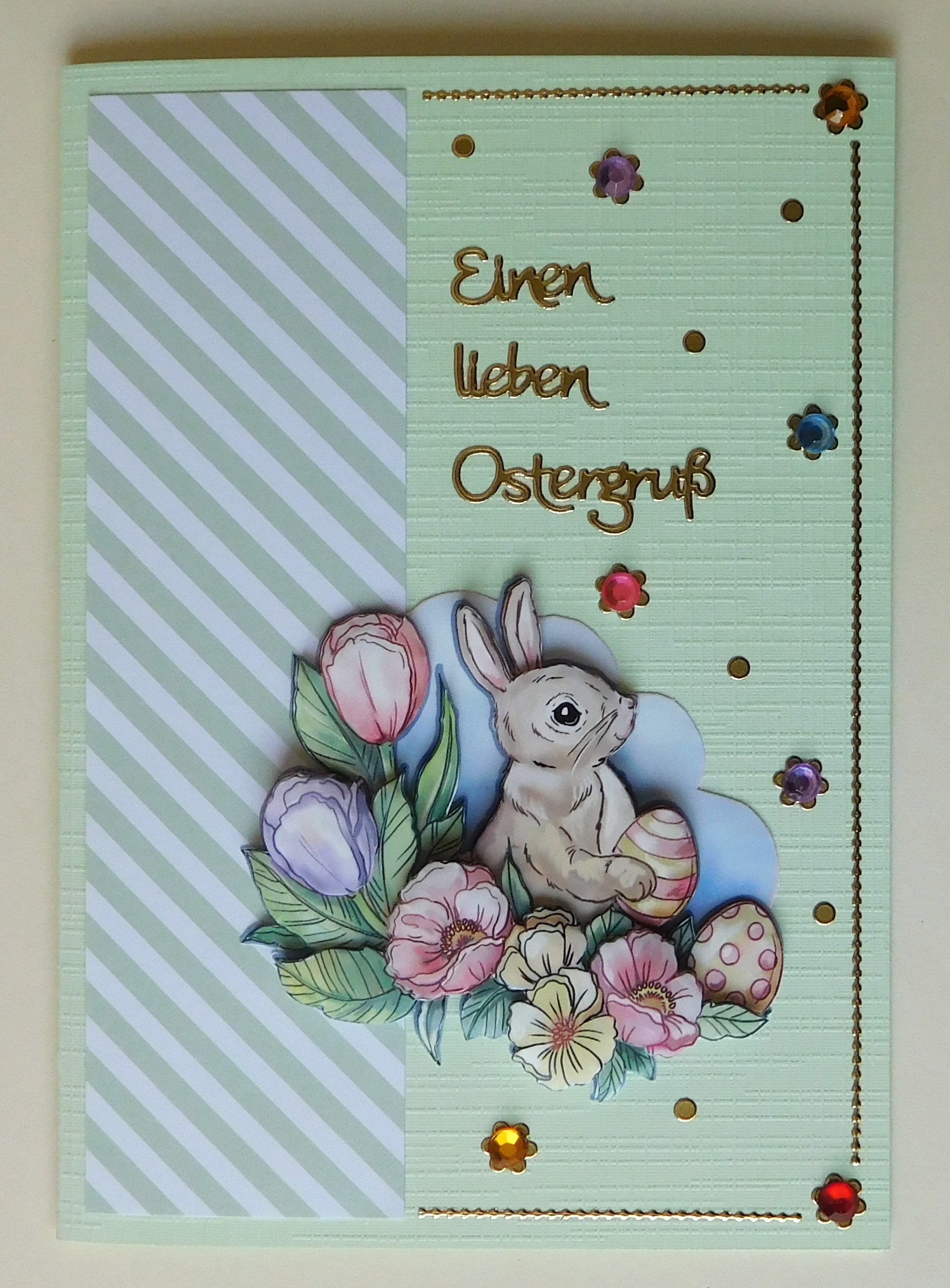 Osterkarte mit pastellgrüner Karte, Streifenpapier und Osterhasen-3D-Motiv